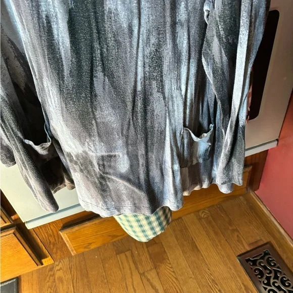 Logo 2X top, pockets, cute. - Picture 3 of 3